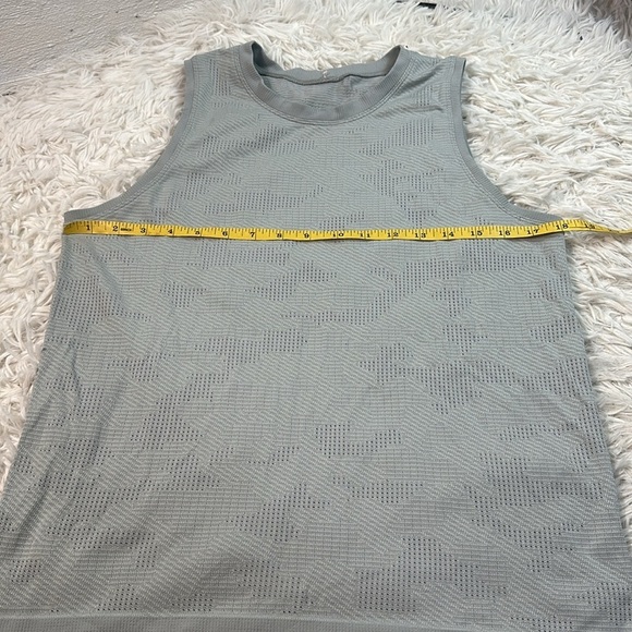 Lululemon Swiftly Breathe Muscle Tank Vented Camo Silver Drop / Vapor - Picture 2 of 5
